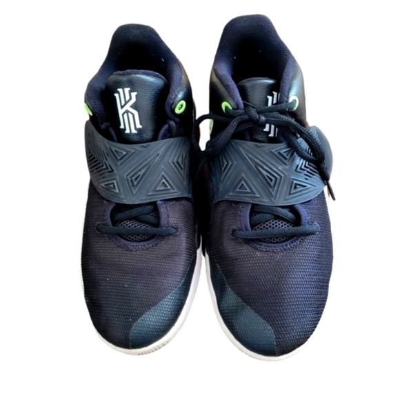 Nike Kids 6.5Y Kyrie Flytrap III Black Basketball Shoes - Picture 1 of 11